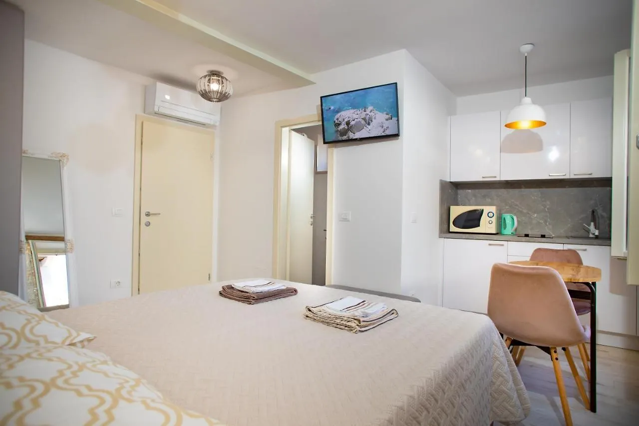 Apartments And Rooms Luan Rovinj