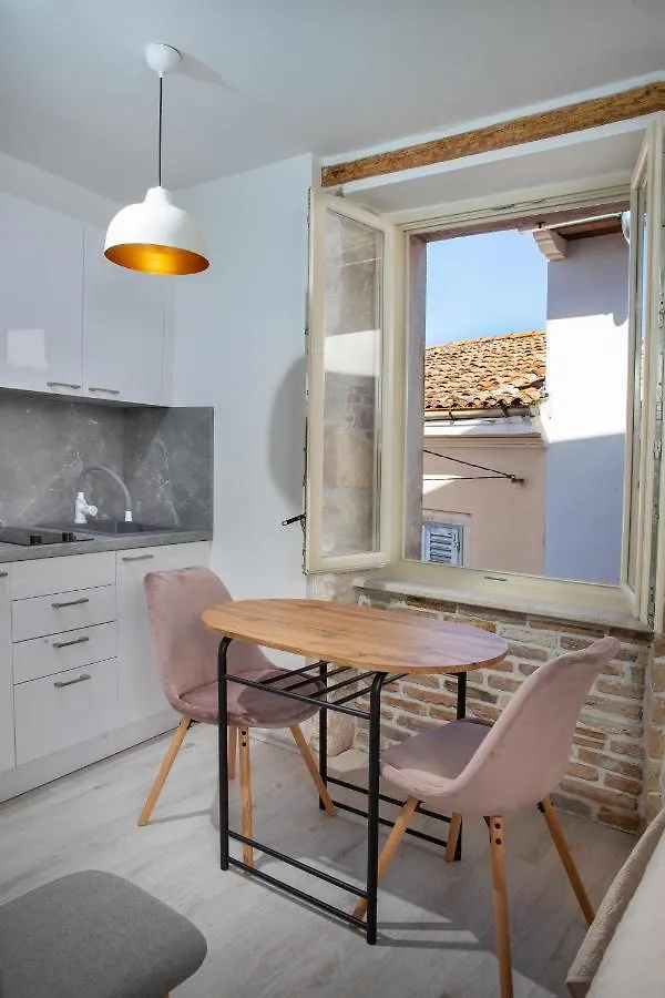 Apartments And Rooms Luan contacts